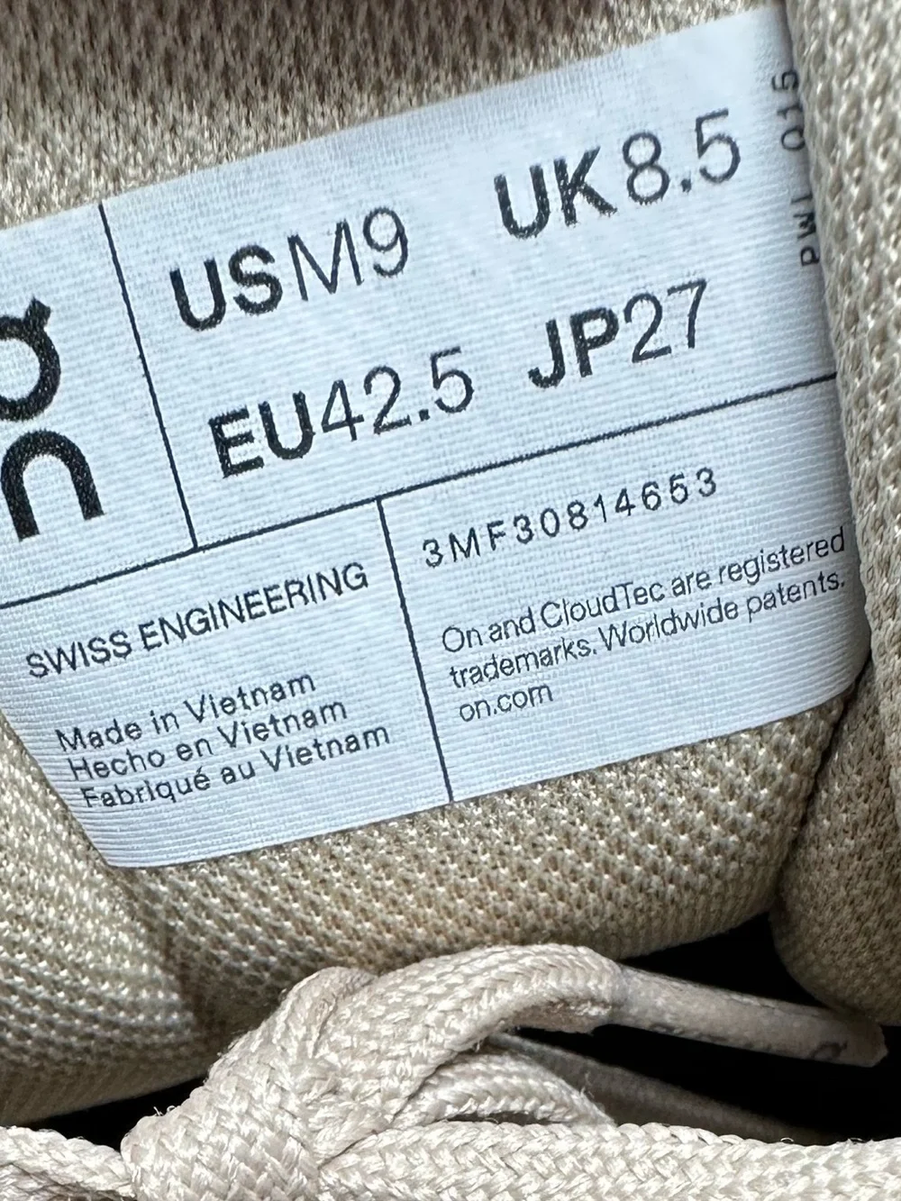 ON Running The Roger Clubhouse Sneaker Ace Beige Size 9 Men's